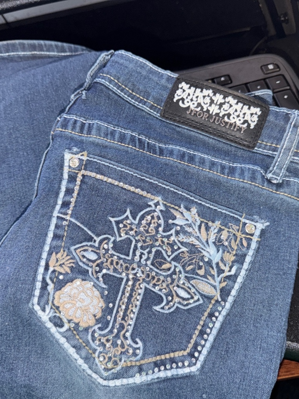 J for Justify Bootcut Jeans Size 09 Dark Wash Embroidered Cross Pockets
